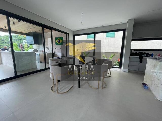 #1143 - Casa para Venda em Santana de Parnaíba - SP