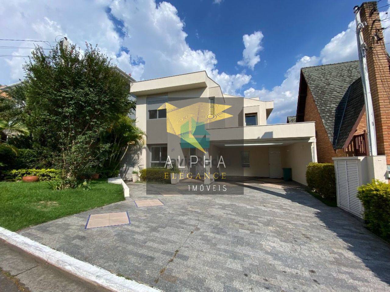 Casa Clean e Arejada Residencial 5 Alphaville R$ 1.900.000,00