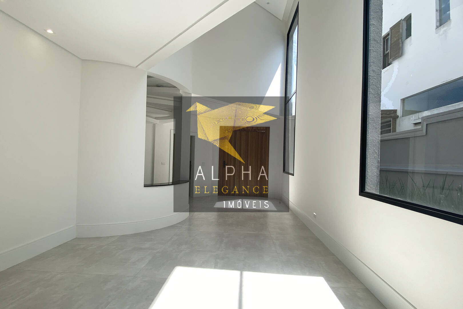 Casa a venda em Alphaville totalmente reformada no Residencial Alpha 3