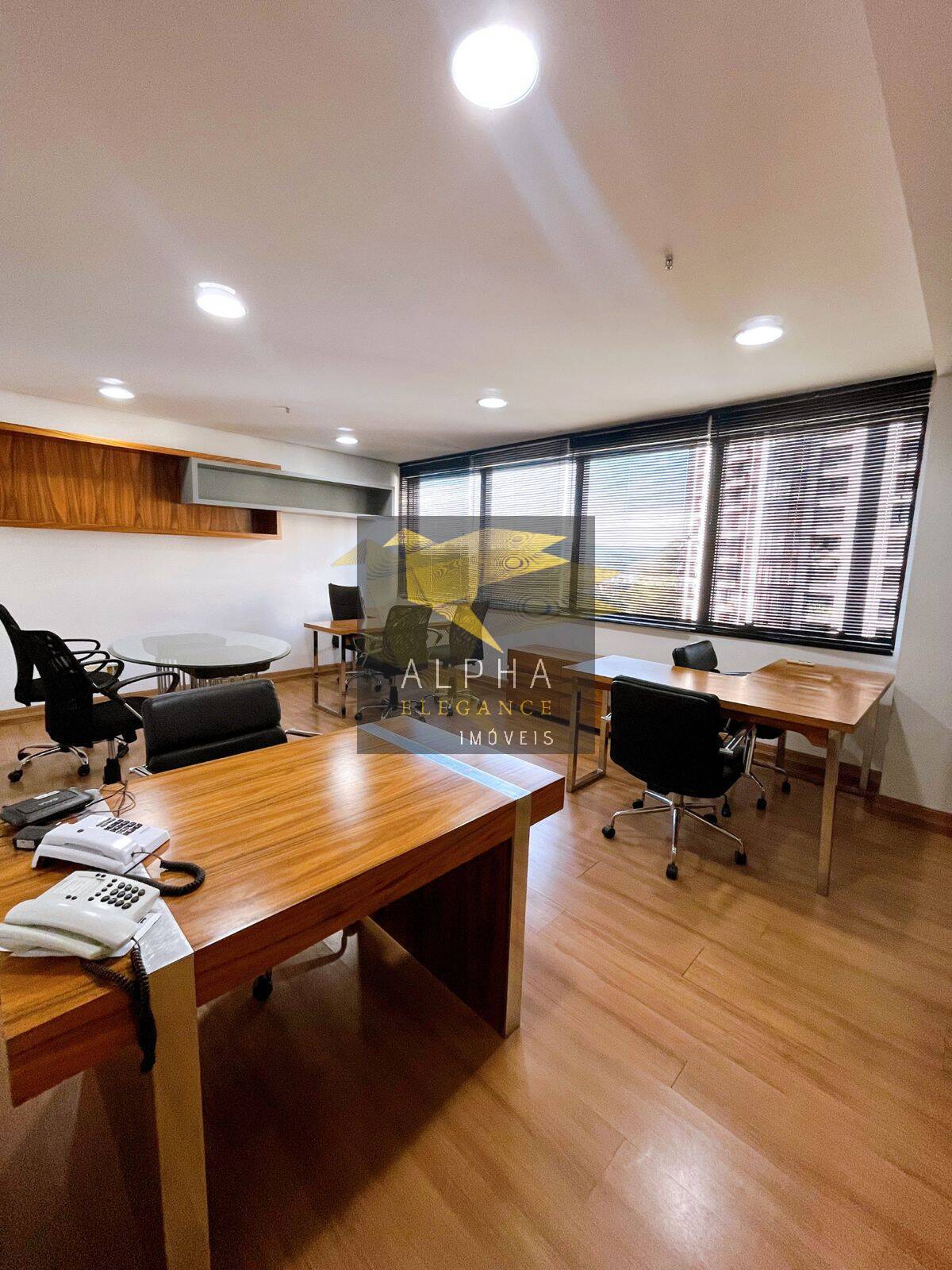 Linda Sala Comercial em Alphaville- Edifício Personal
