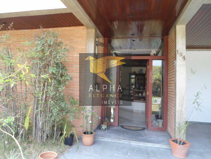 Venda Linda Casa Localizada no Residencial 9 em Alphaville
