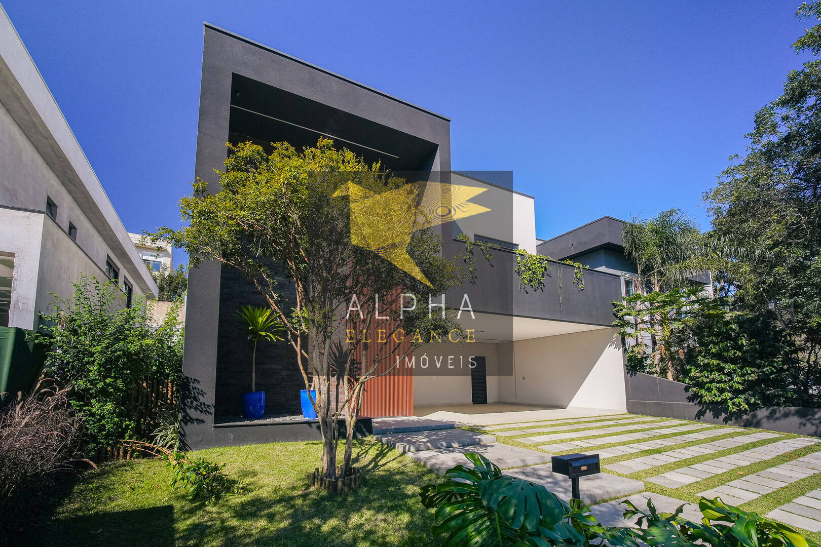 RESIDÊNCIA EXCLUSIVA NO GÊNESIS I – SANTANA DE PARNAÍBA/SP