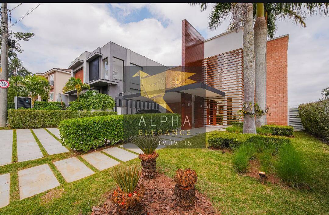 CASA DE ALTO PADRÃO COM VISTA PERMANENTE PARA A MATA